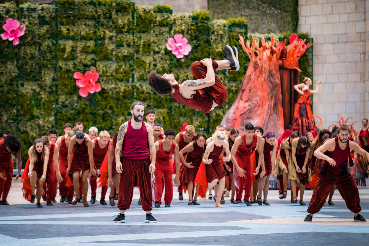 Hang nghin du khach do den Ba Na moi ngay xem show “Vu hoi Anh Duong”-Hinh-8