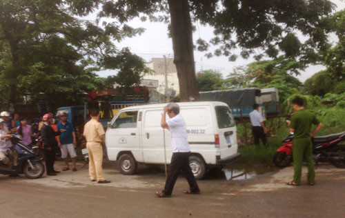 Xe bien xanh gay tai nan: Lo mat tai xe bo chay