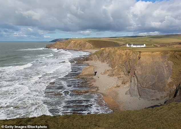 Cuu 3 nguoi duoi nuoc, nam sinh 20 tuoi tu vong