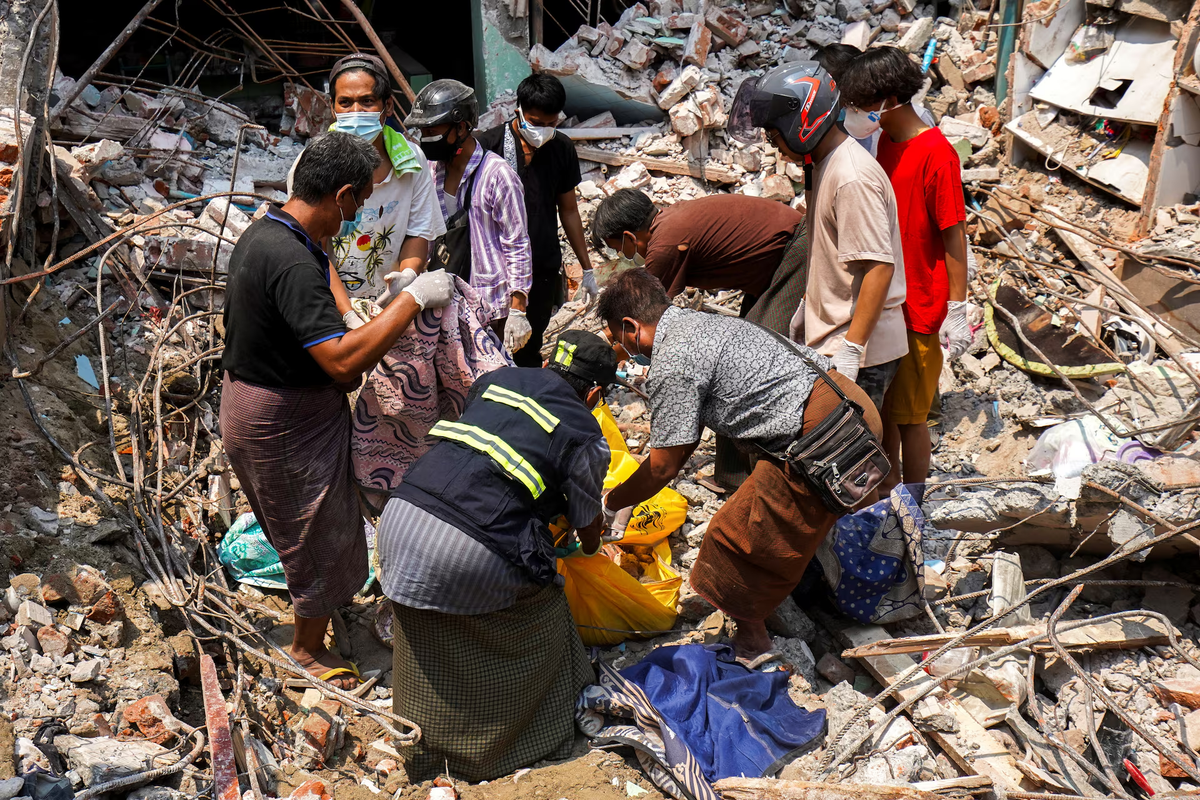Toan canh Myanmar “chay dua voi thoi gian” tim nan nhan dong dat-Hinh-15