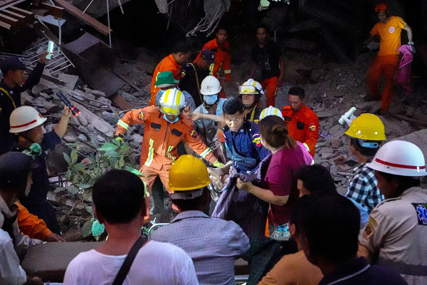 Toan canh Myanmar “chay dua voi thoi gian” tim nan nhan dong dat-Hinh-3