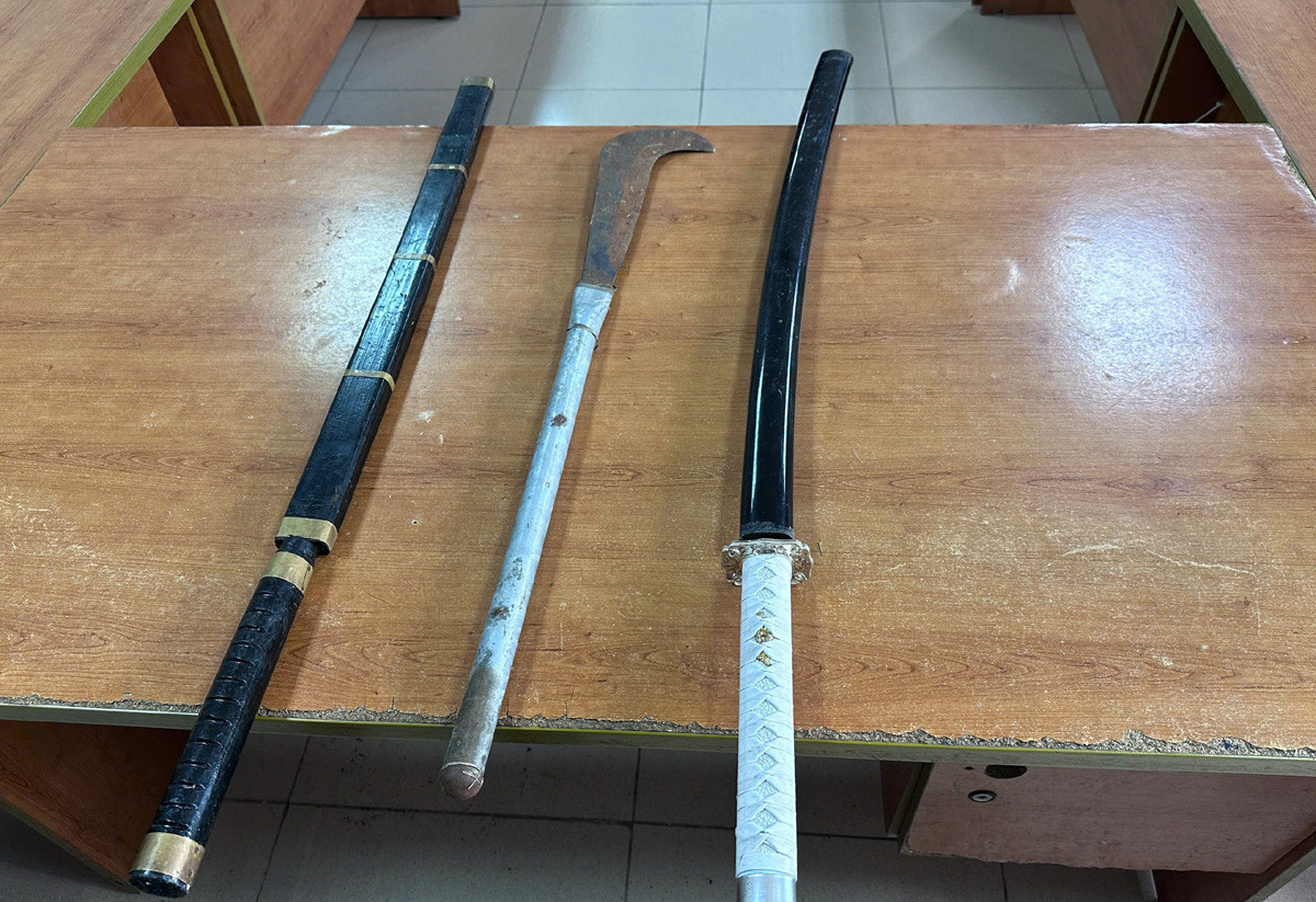 Hai thieu nu ghen tuong, 70 thanh thieu nien tham gia hon chien