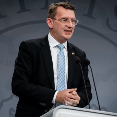 Bo truong Quoc phong Dan Mach: “Ong Trump da di qua xa“-Hinh-2