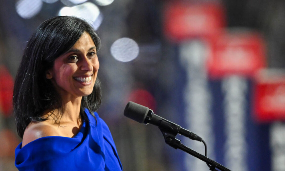 Bà nhận bằng Thạc sĩ tại Đại học Cambridge (Anh) vào năm 2010. Năm 2013, bà Usha lấy bằng Tiến sĩ Luật tại Trường Luật Yale. Ảnh: USEmbassy.