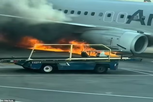 May bay boc chay giua phi truong, hanh khach hoang loan