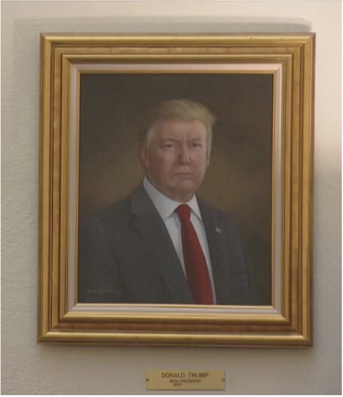 Tổng thống Trump yêu cầu bang Colorado gỡ "tranh chân dung xấu" Tong thong Trump yeu cau bang Colorado go