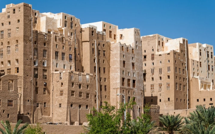 Những người đam mê kiến trúc và lịch sử sẽ thích thành phố cổ Shibam. Là Di sản thế giới được UNESCO công nhận, thành phố này có hơn 500 tòa tháp được xây hoàn toàn bằng gạch bùn. Ảnh: FI.