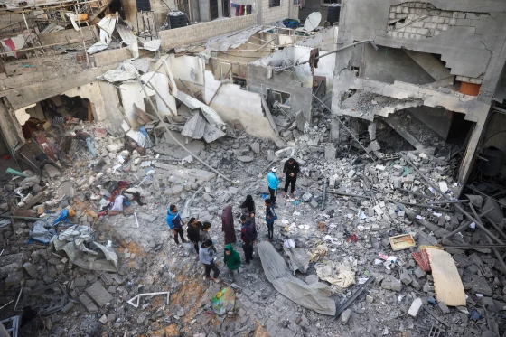 Ngôi nhà bị phá hủy nhìn từ trên cao. Ảnh: GI.