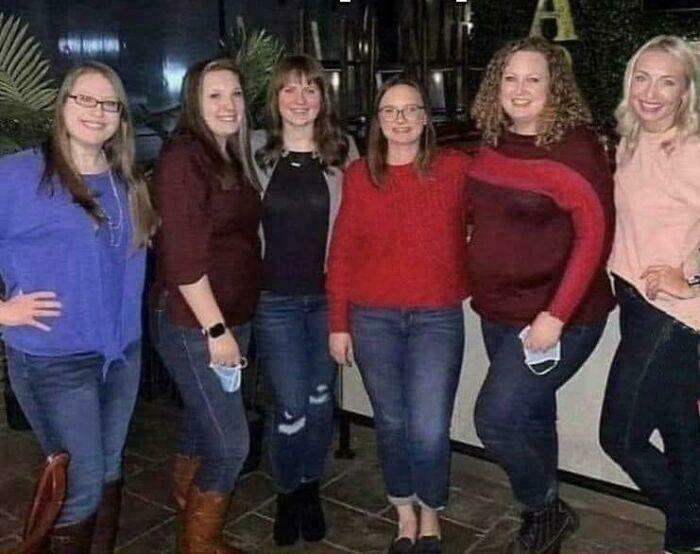 Người phụ nữ áo đỏ như có cánh tay nối dài.