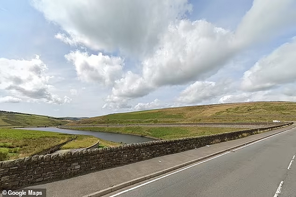 Ô tô lao xuống hồ chứa nước, cặp đôi U80 thiệt mạng O to lao xuong ho chua nuoc, cap doi U80 thiet mang