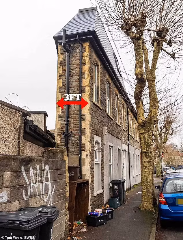 Một trong những ngôi nhà mỏng nhất thế giới ở Bristol, Anh. Người dân địa phương Andy Bollan cho biết tòa nhà chỉ rộng khoảng 0,9 mét. Ảnh: SWNS.