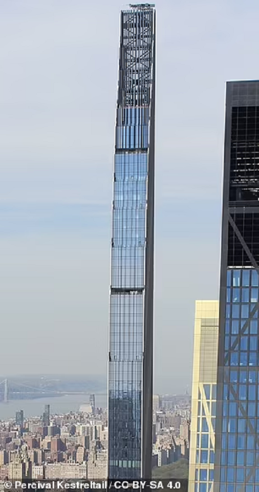 Tòa nhà này nhìn ra Công viên Trung tâm và có 60 căn hộ. Ảnh: Percival Kestreltail.