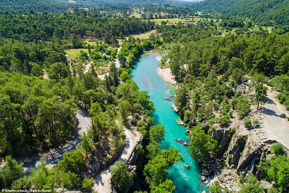 Vẻ đẹp thiên nhiên ấn tượng tại khu vực hẻm núi Koprulu, một công viên quốc gia ở Antalya.