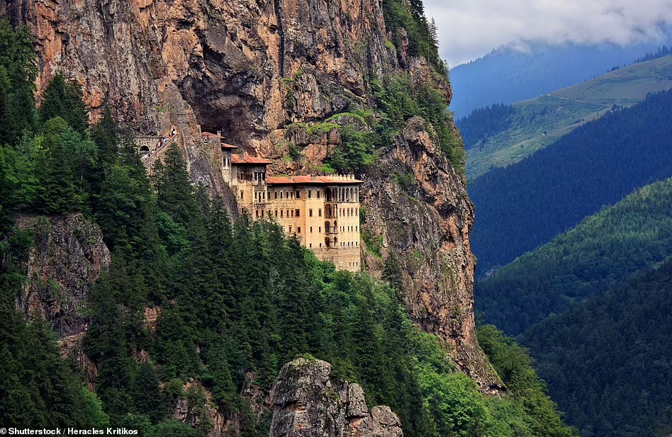 Choang ngop truoc canh tuong sung sot tai dat nuoc Tho Nhi Ky