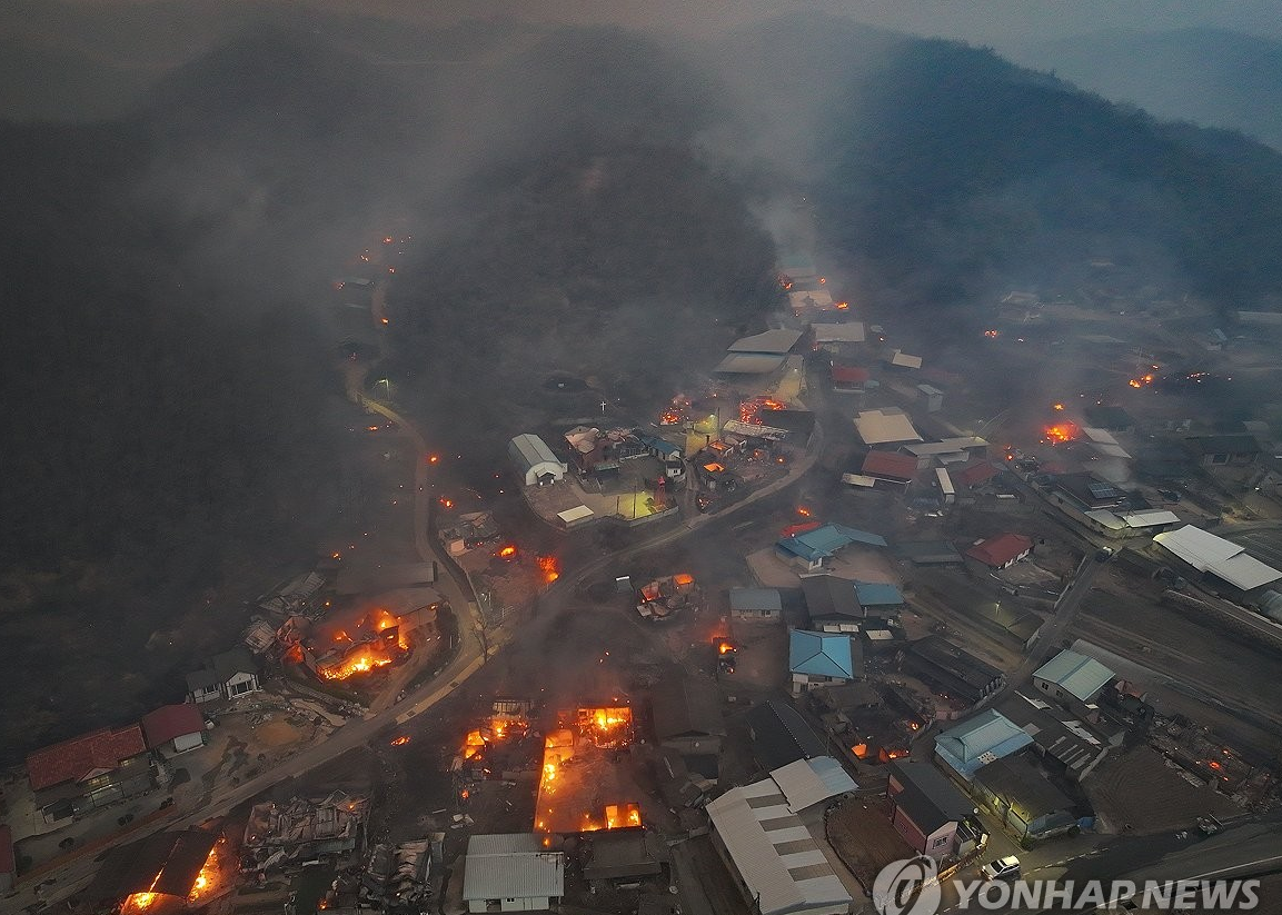 Chay rung thieu rui ngoi chua hon 1.000 nam tuoi o Han Quoc-Hinh-2