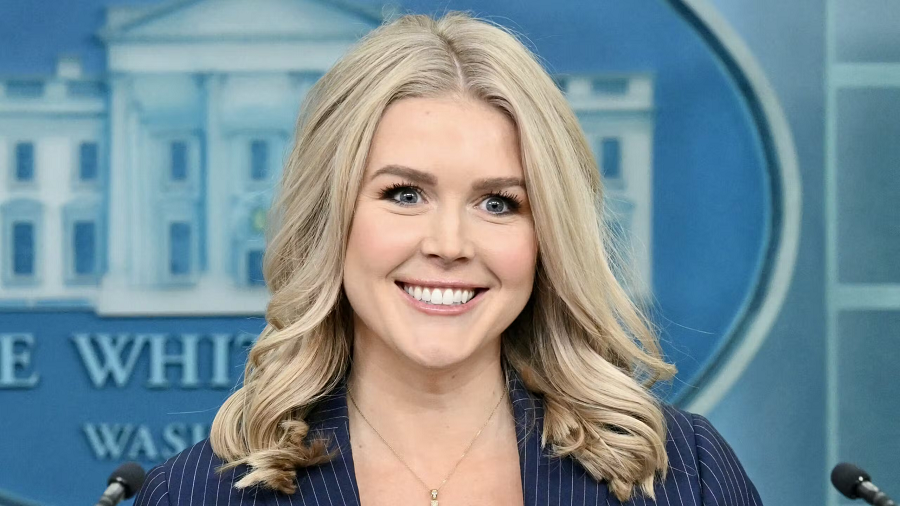 Karoline Leavitt tốt nghiệp năm 2019 với bằng cử nhân về Truyền thông và Khoa học chính trị. Sau khi tốt nghiệp vào năm 2019, Leavitt được thực tập tại Nhà Trắng dưới thời chính quyền ông Trump nhiệm kỳ đầu. Ảnh: dailywire.