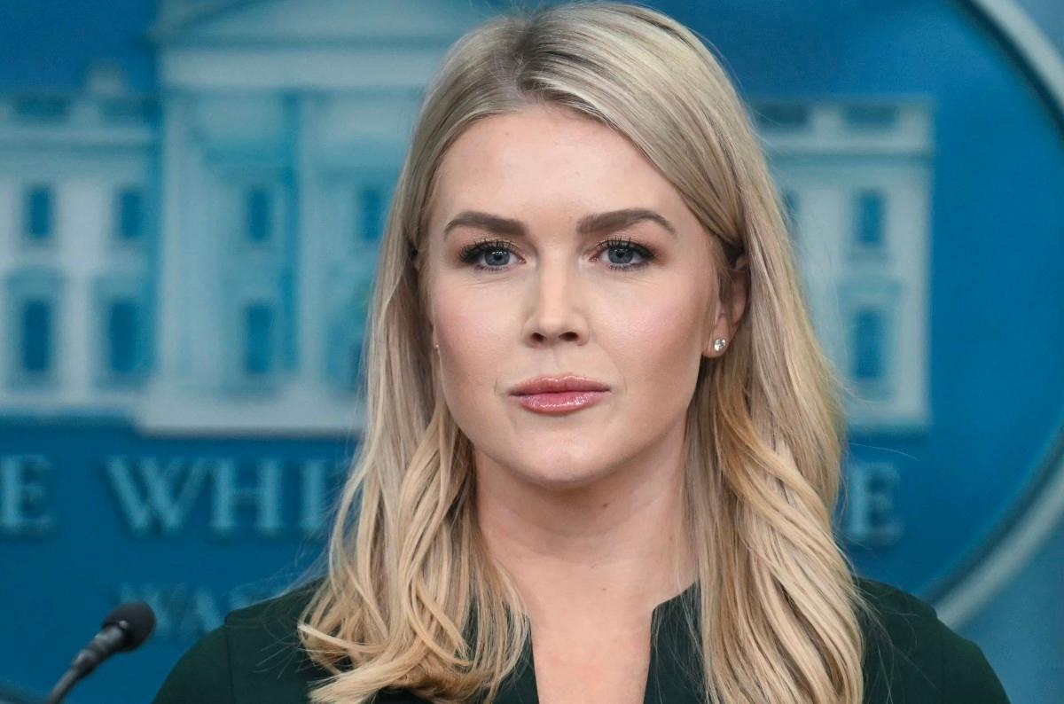 Năm 2022, Leavitt khởi động chiến dịch tranh cử của riêng mình vào Quốc hội. Leavitt tuyên bố cô sẽ tranh cử vào Hạ viện Mỹ tại khu vực bầu cử số 1 của New Hampshire. Sau khi thua trong cuộc đua với Dân biểu đương nhiệm Chris Pappas khi đó, Leavitt đăng trên Instagram: "Chúa đóng một cánh cửa để Người có thể mở ra một cánh cửa khác. Tôi rất mong được mở nó ra". Ảnh: yahoo.