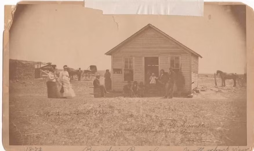 Bi an vu an thi the 11 du khach trong “nha tro chet choc“-Hinh-2