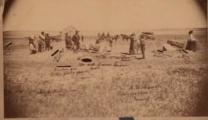 Bi an vu an thi the 11 du khach trong “nha tro chet choc“-Hinh-3