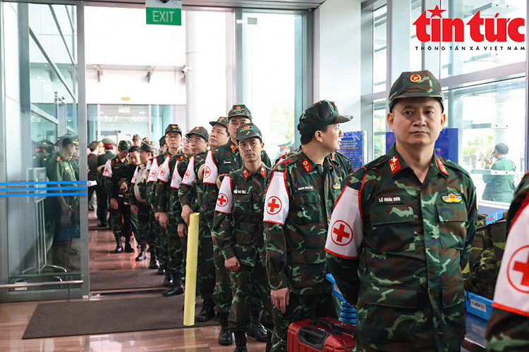 Đoàn gồm 80 quân nhân tinh nhuệ, được lựa chọn từ Binh chủng Công binh, các bệnh viện quân đội, Bộ đội Biên phòng, Cục Cứu hộ - Cứu nạn và các cơ quan chức năng của Bộ Quốc phòng, Bộ Tổng Tham mưu, Tổng cục Chính trị. Ngoài ra, đoàn còn mang theo các trang thiết bị chuyên dụng, thuốc men, vật tư cứu trợ cùng 6 chó nghiệp vụ để hỗ trợ công tác tìm kiếm nạn nhân.