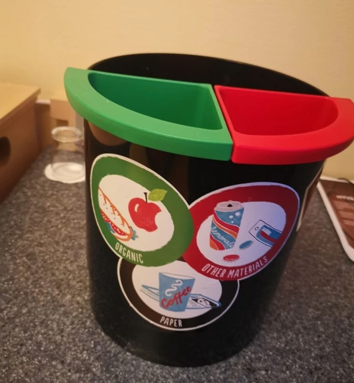 Ở Phần Lan, người dân luôn ý thức tầm quan trọng của việc tái chế như một cách để bảo vệ môi trường và thúc đẩy nền kinh tế tuần hoàn. Trong hầu hết các hộ gia đình, khách sạn,... rác thải được phân loại trước khi đưa vào thùng chứa.