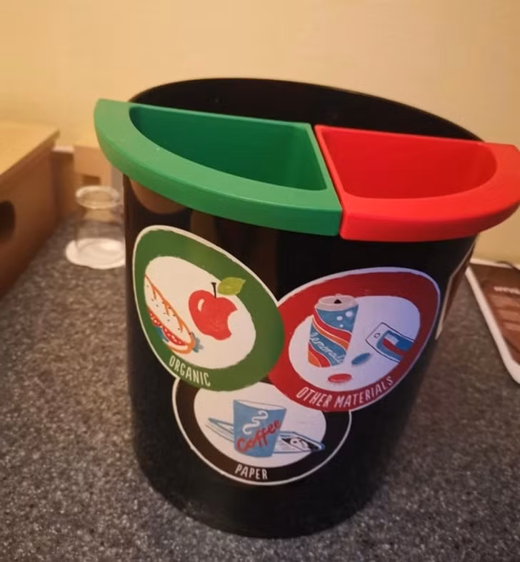 Ở Phần Lan, người dân luôn ý thức tầm quan trọng của việc tái chế như một cách để bảo vệ môi trường và thúc đẩy nền kinh tế tuần hoàn. Trong hầu hết các hộ gia đình, khách sạn,... rác thải được phân loại trước khi đưa vào thùng chứa.