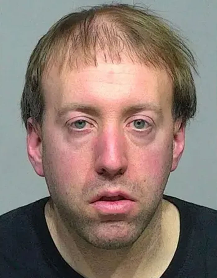 Nạn nhân, được xác định là JH, đã trình báo vụ việc với cảnh sát ở Wisconsin (Mỹ), cáo buộc nam đồng nghiệp Joseph Ross (ảnh) bỏ keo siêu dính vào đồ uống của cô vào ngày 20/3. Ảnh: Văn phòng Biện lý Quận Milwaukee. 