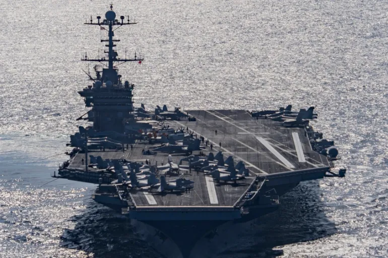 Ban đầu, Houthi tuyên bố đã phóng 18 tên lửa và máy bay không người lái vào "tàu sân bay USS Harry Truman và các tàu chiến hộ tống" ở Biển Đỏ, sau đó vài giờ lại tuyên bố đã bắn loạt tên lửa thứ hai. Ảnh: Hải quân Mỹ.