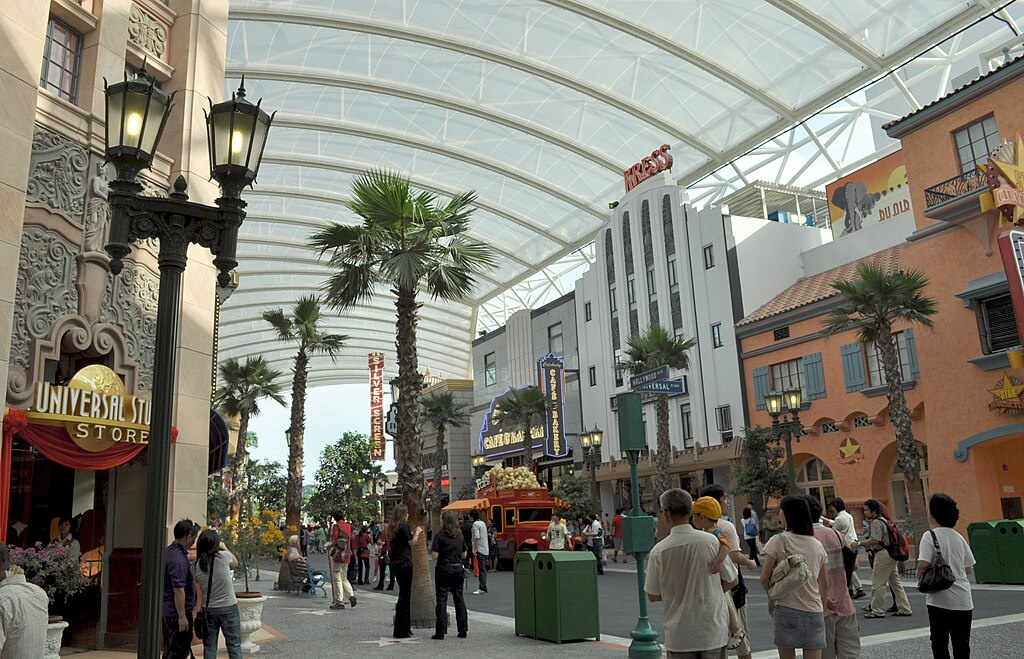 Singapore chính thức áp dụng lệnh cấm nhai kẹo cao su cũng như bán kẹo vào những năm 1990 với mục đích làm sạch đường phố. Tuy nhiên, vào năm 2004, đảo quốc này đã nới lỏng quy định. Việc bán và sử dụng các loại kẹo cao su có những lợi ích cho sức khỏe như kẹo cao su nha khoa, kẹo cao su để cai thuốc lá và kẹo cao su không đường được cho phép. Ảnh: Wikipedia.