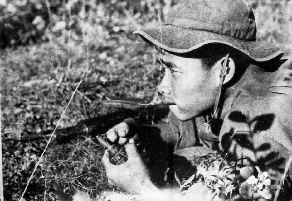 Đòn tiến công chiến lược Huế - Đà Nẵng được hợp thành bởi ba chiến dịch: Chiến dịch Trị Thiên, Chiến dịch Nam - Ngãi (đồng thời diễn ra từ 5 đến 26/3/1975) và Chiến dịch Đà Nẵng (từ 26 - 29/3/1975). Trong ảnh: Quân Giải phóng chờ đến giờ nổ súng tấn công căn cứ Dương Đế, Tam Kỳ (Quảng Nam). Ảnh: Thanh Thôi - TTXVN