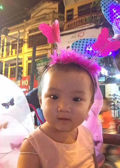 Nhóc tì nhà Lều Phương Anh đáng yêu như công chúa trong trang phục hình con bướm xinh xắn. 