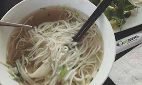 Ngao ngan khi an pho o san bay Tan Son Nhat