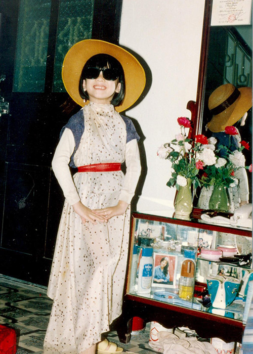 “Viết đến những dòng chữ này, tự nhiên nước mắt bố ứa ra vì thương các con "bị sinh ra trong một gia đình nghệ sĩ!", Chí Trung tâm sự.