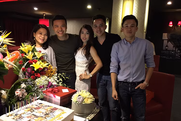 Trong nhà, chỉ có Hoài Linh, Dương Triệu Vũ và Phương Trang tham gia hoạt động nghệ thuật. 