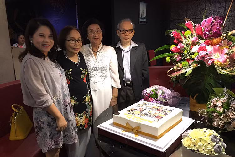 Dù tuổi đã cao nhưng bố mẹ nam danh hài vẫn luôn sát cánh cùng các con trong mọi hoạt động. 