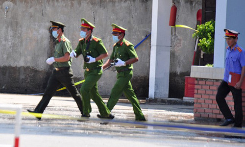 Cảnh sát khám nghiệm hiện trường vụ khủng bố nhà máy lọc dầu Dung Quất. Đây là dịp trau dồi thêm khả năng chỉ huy, điều hành, phối hợp tác chiến giữa Tập đoàn dầu khí Việt Nam và cơ quan chức năng kịp thời xử lý tình huống khi xảy ra khủng bố.