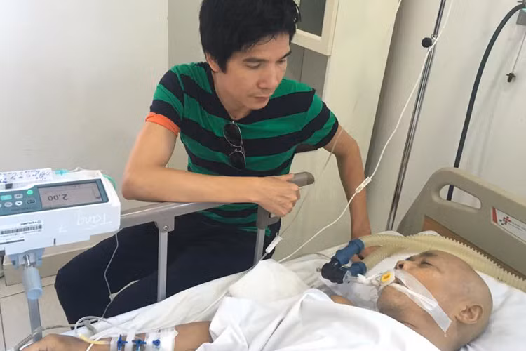 Thông tin về sức khỏe của nghệ sĩ Hán Văn Tình khiến nhiều người hâm mộ rất lo lắng và chỉ mong phép màu có thể đến với nam nghệ sĩ.