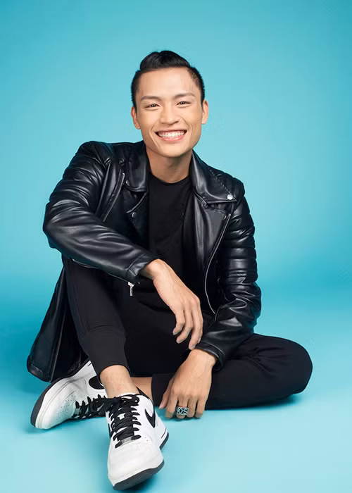 Từng bị “mắng” vì quên lời bài hát, chàng trai “tăng động” làm hài lòng giám khảo vì thuộc lời, thuộc vũ đạo trong đêm bán kết. 