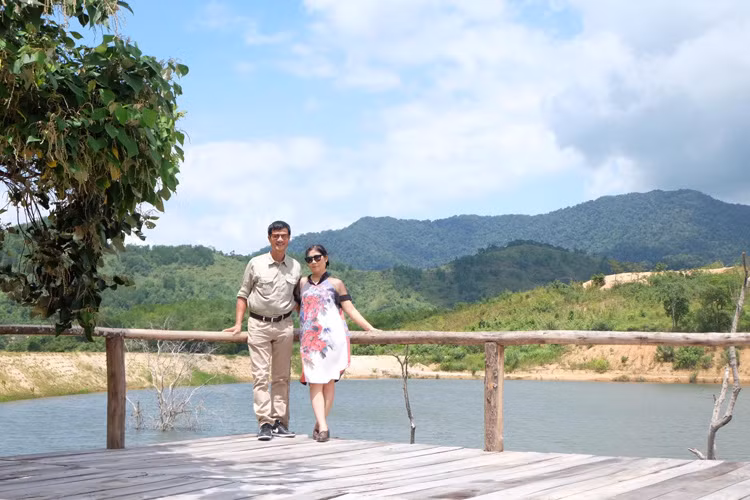 Hai đấng sinh thành của Hoa hậu Ngọc Hân đã hy sinh rất nhiều để nuôi con gái khôn lớn và có được thành công như ngày hôm nay.