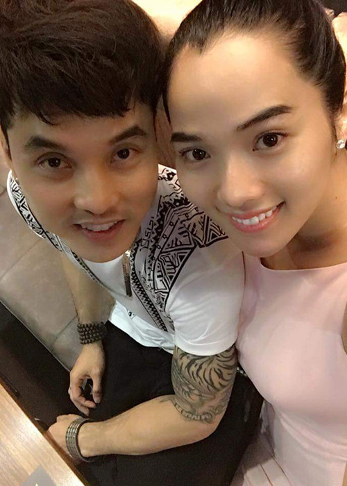 Sau khi sinh bé Quốc Minh, bà xã Ưng Hoàng Phúc ngày càng đẹp mặn mà. 