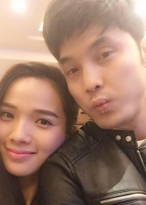 Sau hơn 2 năm yêu nhau, giọng ca “Thà rằng như thế” và siêu mẫu đình đám quyết định đăng ký kết hôn và sống chung một nhà từ giữa năm 2015. 