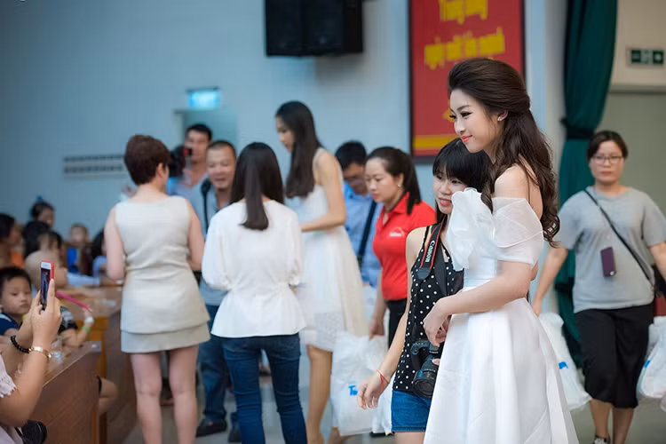 Hoa hậu Đỗ Mỹ Linh hy vọng, đêm hội sẽ là động lực giúp các bệnh như xoa tan đi mọi đau đớn và có động lực để điều trị bệnh.