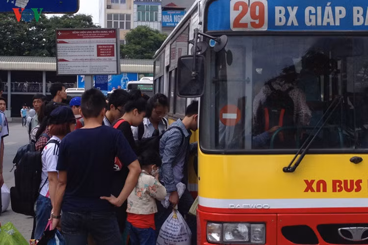 Nguoi dan “tay xach nach mang” do ve Ha Noi sau ky nghi-Hinh-9