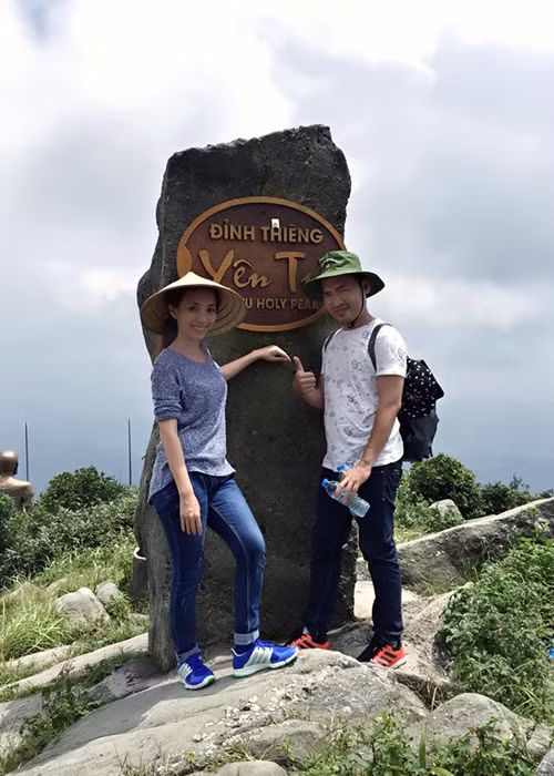 Cặp vợ chồng được yêu mến nhất nhì showbiz Việt khoe hình ảnh chinh phục được đỉnh núi nổi tiếng.