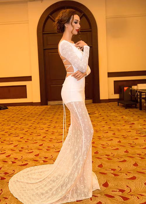 Khi được hỏi có phải lấn sân sang lĩnh vực phim ảnh hay không, bà mẹ một con cho biết, cô không có ý định làm diễn viên chuyên nghiệp.