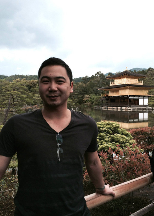 Tuấn John khá nổi tiếng trong giới doanh nhân. Anh hiện là Tổng giám đốc của resort Diamond Bay tại Nha Trang.