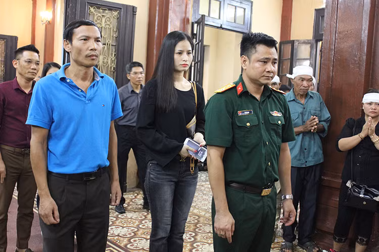 Nghệ sĩ Tự Long cũng đến tiễn đưa "Chu Văn Quềnh" về với đất mẹ.