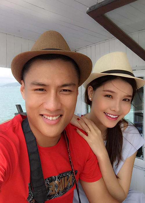 Sau khi sống chung một nhà với Mạc Hồng Quân, Kỳ Hân không tham gia hoạt động showbiz.