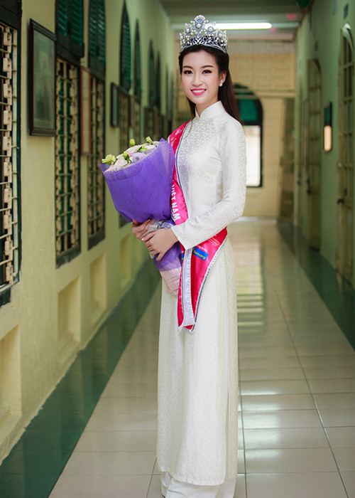 Dự kiến, chiều nay, Hoa hậu Mỹ Linh sẽ trở về thăm Đại học Ngoại Thương Hà Nội. Đây là mái trường mà cô đang theo học.