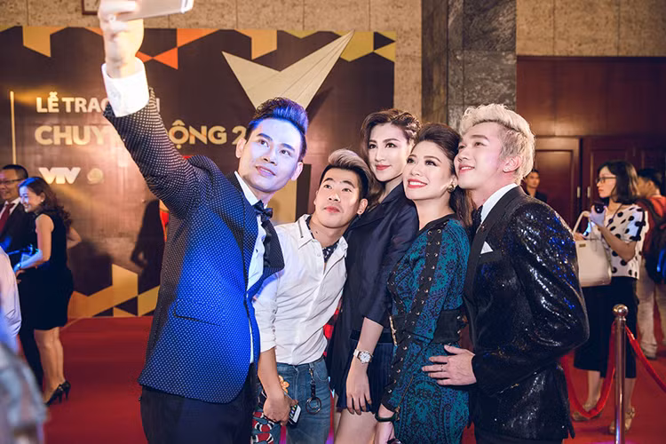 Tu Anh ho tong BTV Ngoc Trinh den nhan giai thuong-Hinh-6